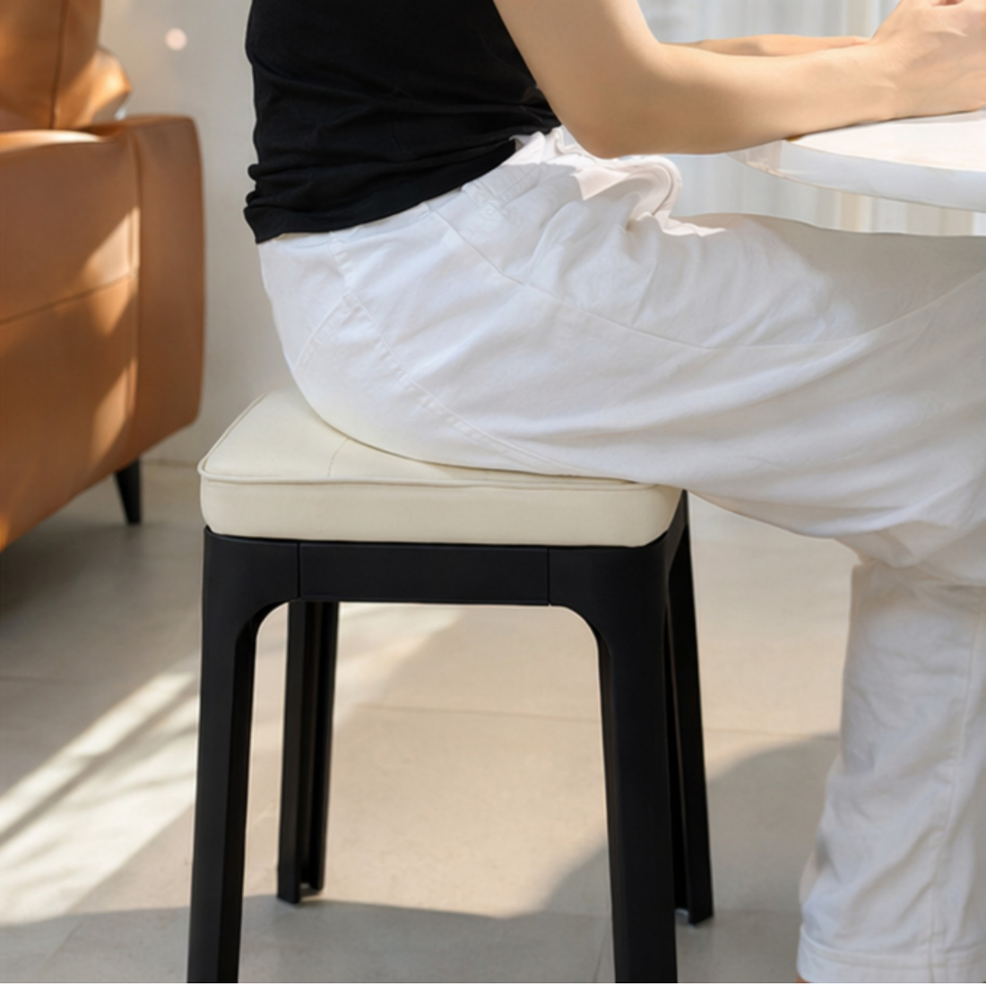 Modern Cushioned Plastic Stool for Dining & Kitchen